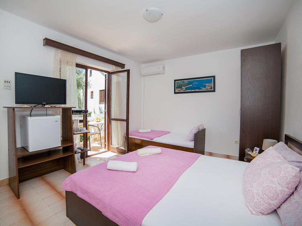 Rooms Garden Petrovac 部屋 写真